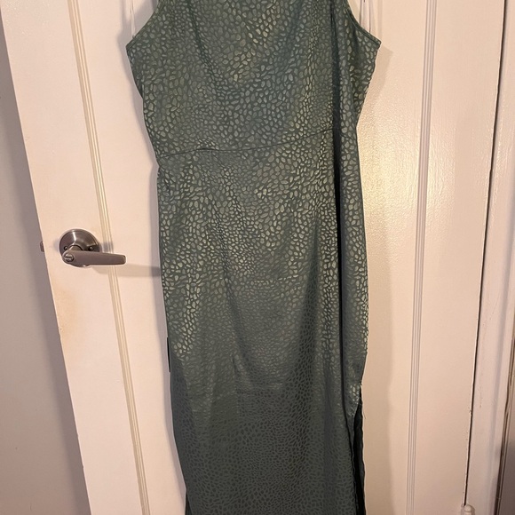 NWT Lulus Satin Cowl Neck Midi Satin Dress - Picture 5 of 6